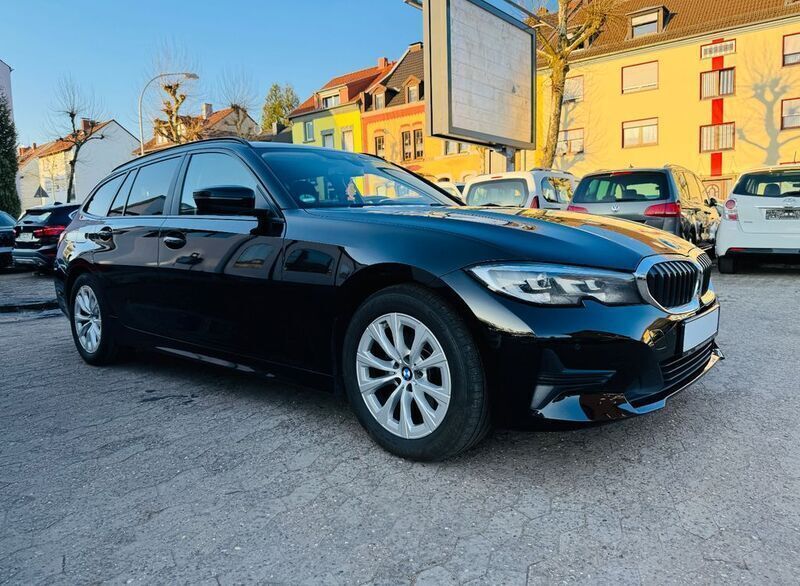 Schwarz Gebraucht 2021 BMW 320 Advantage Kombi | 16.900 € (Guter Preis) - Bild 1/4