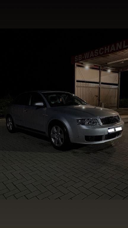 Second-hand Audi A4 131 CP (96 kW) 2000 Argintiu Berlinǎ
