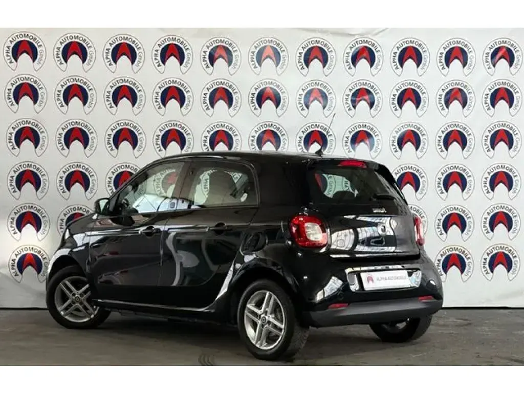Gebraucht Smart ForFour Electric Drive 60 kW (82 PS) 2021 Black (metallic) Kleinwagen