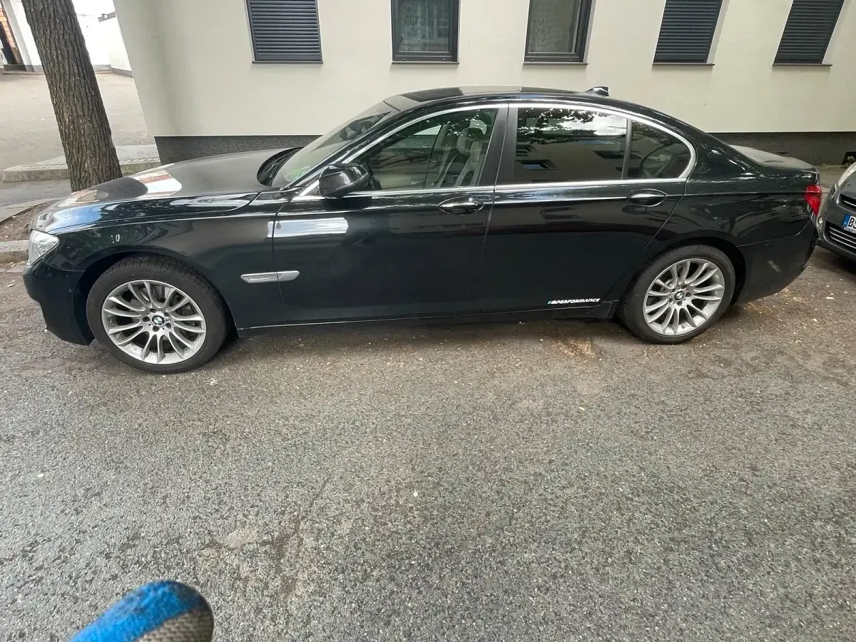 Gebraucht BMW 740 313 PS (230 kW) 2013 Schwarz Limousine