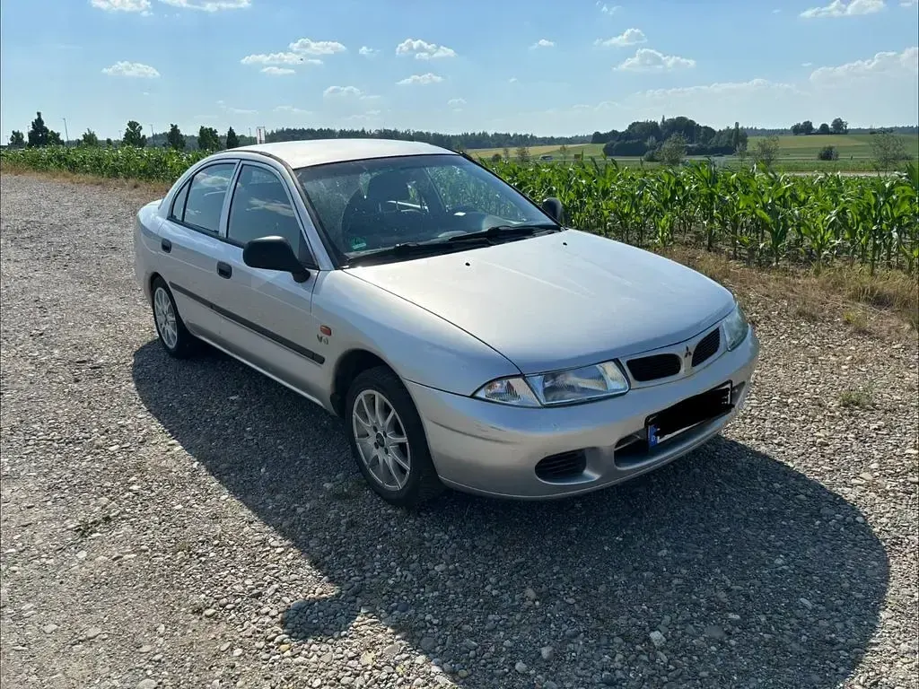 Gebraucht Mitsubishi Carisma 90 PS (66 kW) 1998 Silber Limousine
