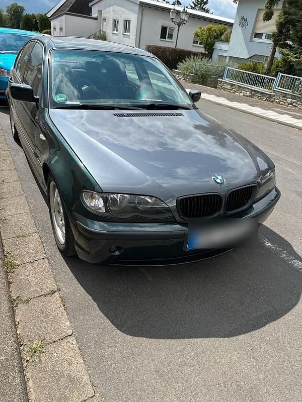 Grün Gebraucht 2002 BMW 318 Limousine | 600 € (Superpreis) - Bild 1/4