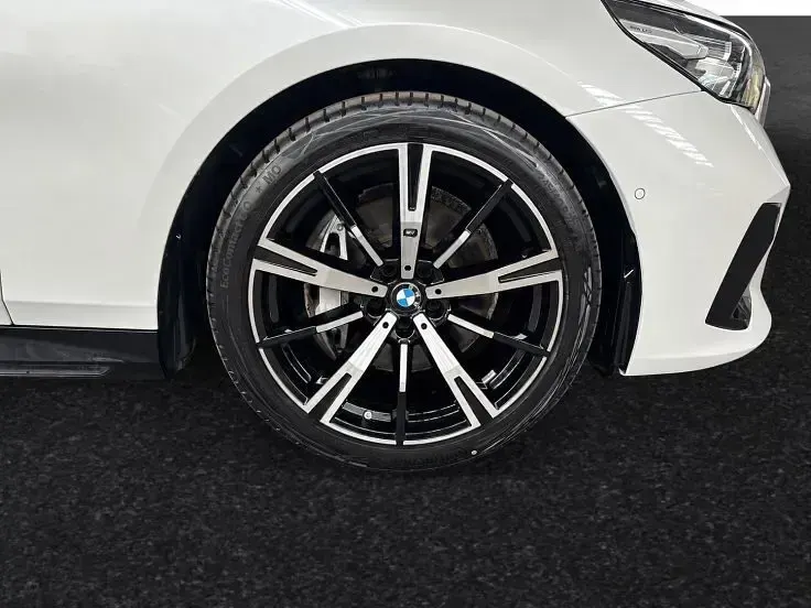 Gebraucht BMW 540 M Sport 303 PS (222 kW) 2025 Mineralweiss Kombi
