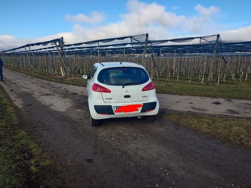 Gebraucht Mitsubishi Colt Inform 75 PS (55 kW) 2008 Weiß Limousine