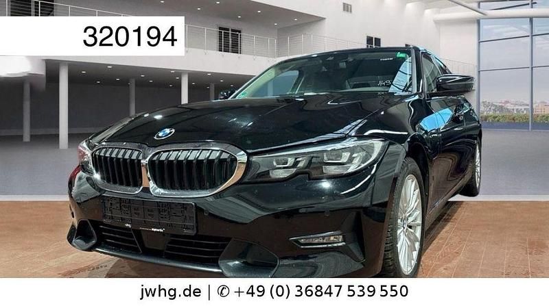 Schwarz ii/bonnet fluid black Gebraucht 2019 BMW 330e Sport Line Limousine | 21.950 € (Fairer Preis) - Bild 1/4