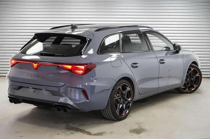 Second-hand Cupra Leon VZ 333 CP (244 kW) 2025 Gri Break