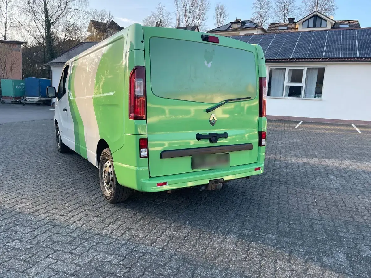 Gebraucht Renault Trafic 145 PS (106 kW) 2016 Weiß Van / Kleinbus