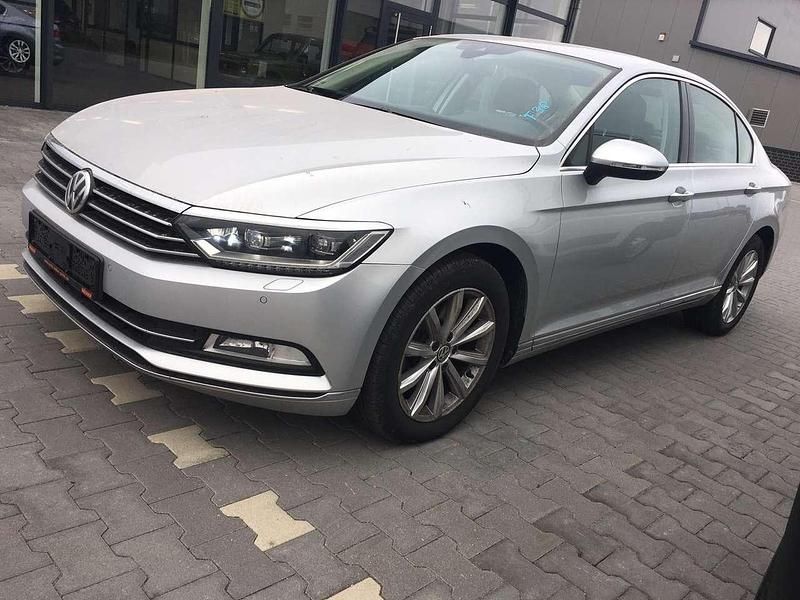Gebraucht VW Passat Highline 179 PS (131 kW) 2015 Limousine