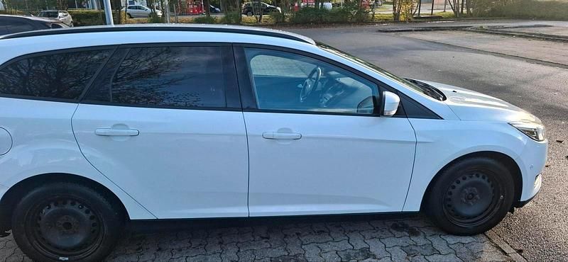 Gebraucht Ford Focus 125 PS (91 kW) 2016 Weiß Kombi