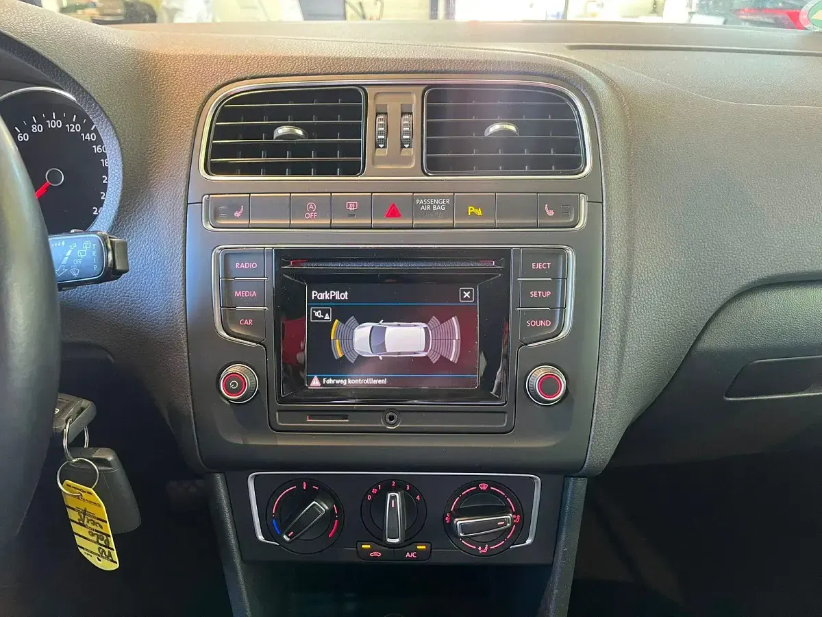 Gebraucht VW Polo Comfortline 90 PS (66 kW) 2016 Weiß Kleinwagen