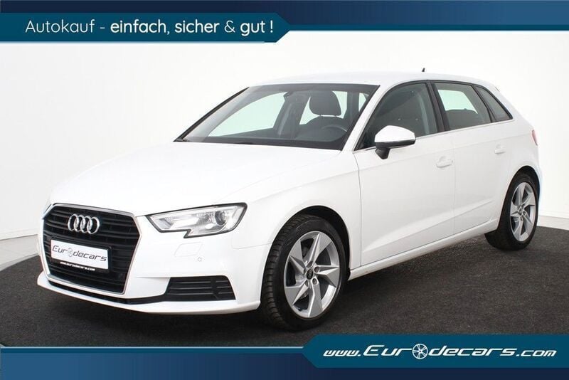 Weiß Gebraucht 2019 Audi A3 Sportback Sport Limousine | 19.300 € (Fairer Preis) - Bild 1/4