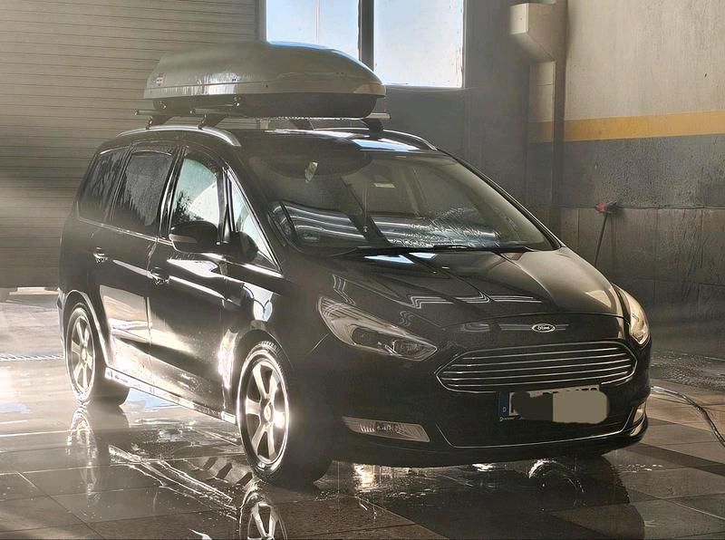 Schwarz Gebraucht 2016 Ford Galaxy Van / Kleinbus | 14.000 € (Teuer) - Bild 1/4
