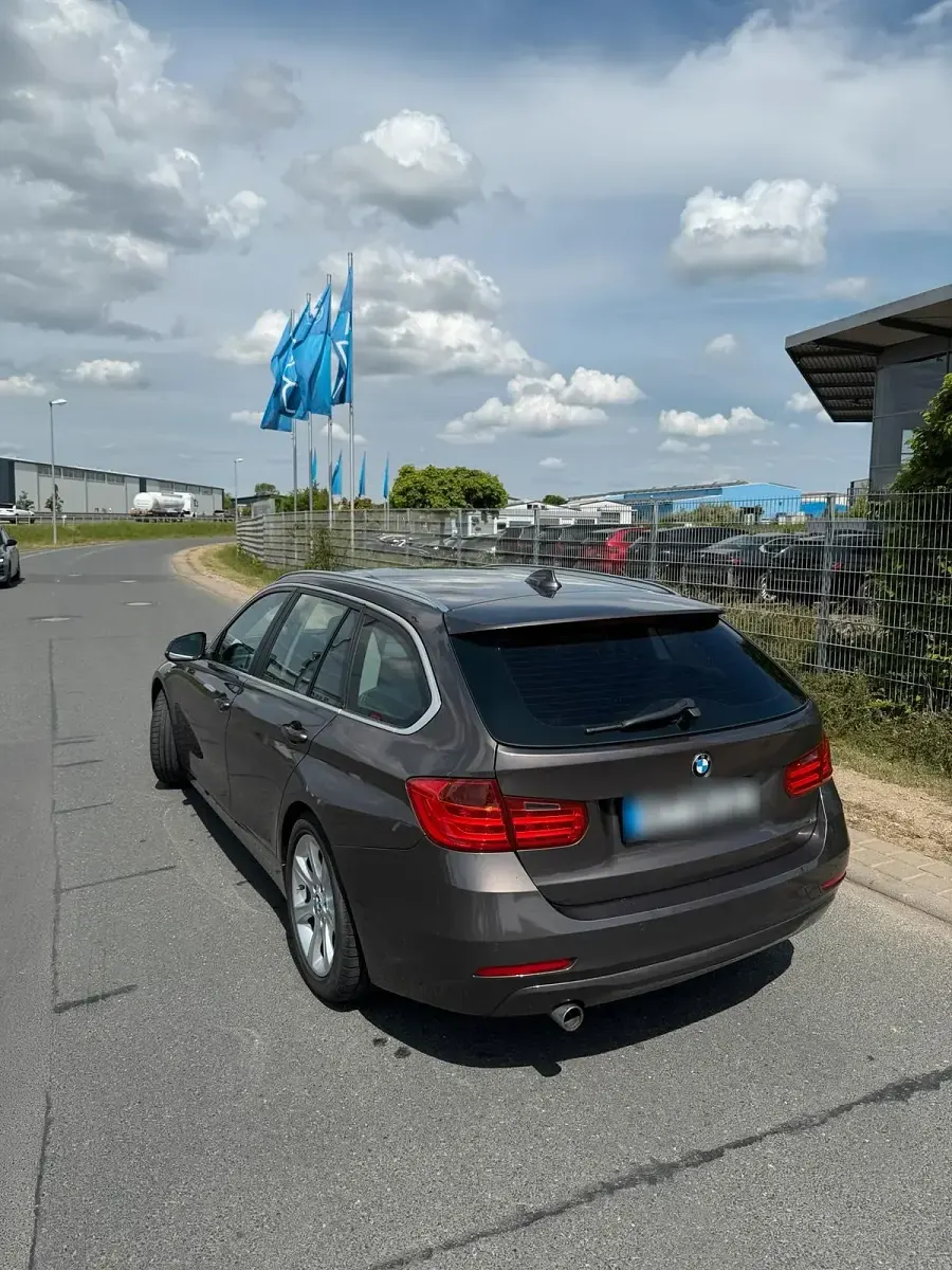 Gebraucht BMW 320 184 PS (135 kW) 2013 Braun Kombi