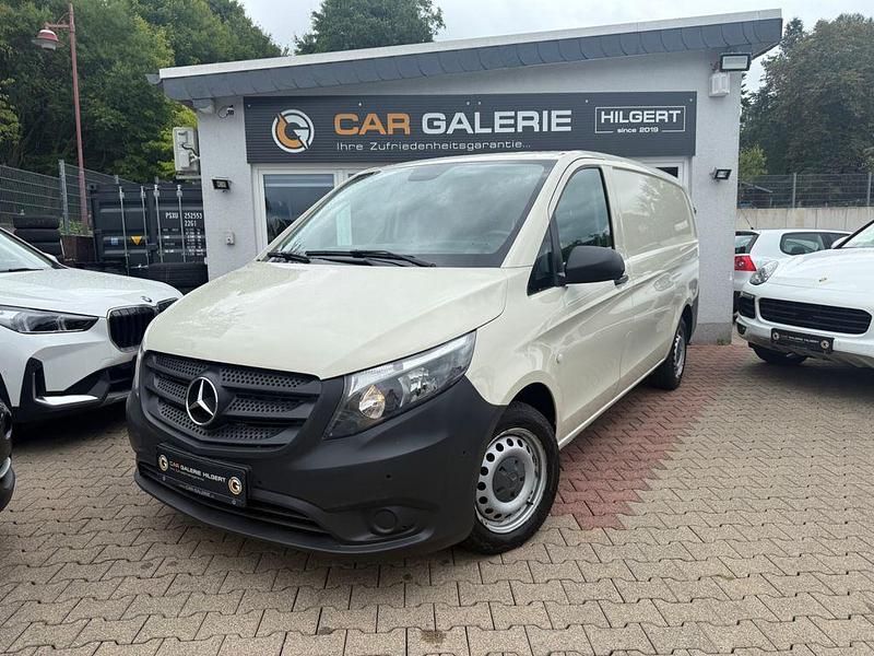 Grau Gebraucht 2019 Mercedes Vito Van / Kleinbus | 13.990 € (Guter Preis) - Bild 1/4