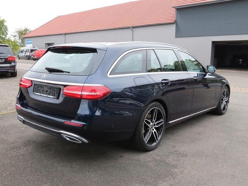 Gebraucht Mercedes E350 Avantgarde 286 PS (210 kW) 2019 Blau Limousine