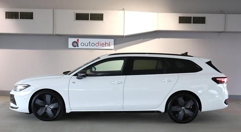 Gebraucht VW Passat R-line 150 PS (110 kW) 2025 Weiß Kombi