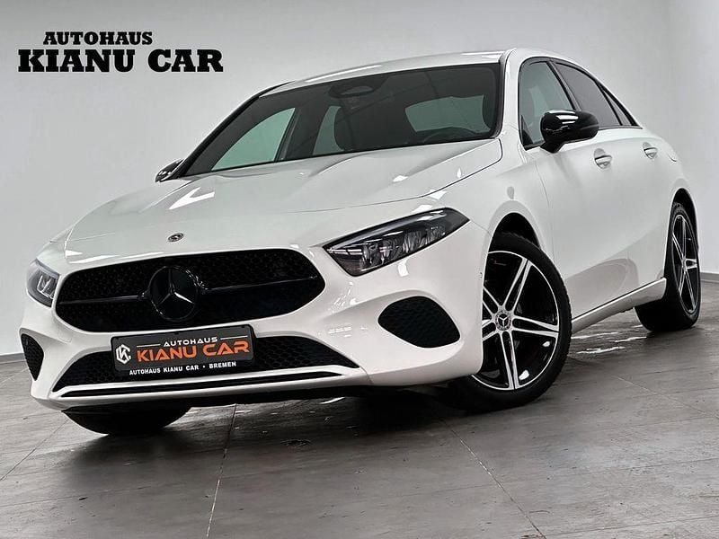 Unilack polarweiß Gebraucht 2023 Mercedes A180 Night Limousine | 22.950 € (Superpreis) - Bild 1/4
