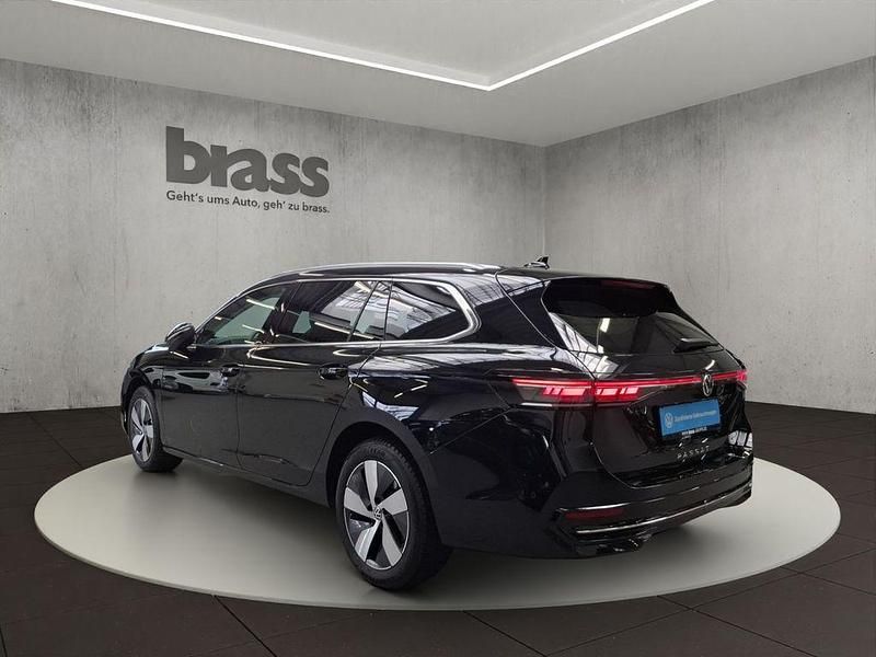 Gebraucht VW Passat Elegance 193 PS (141 kW) 2024 Grenadillschwarz metallic Kombi
