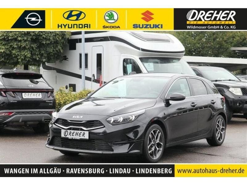 Schwarz (metallic) Gebraucht 2024 Kia Ceed Kleinwagen | 22.679 € (Fairer Preis) - Bild 1/4