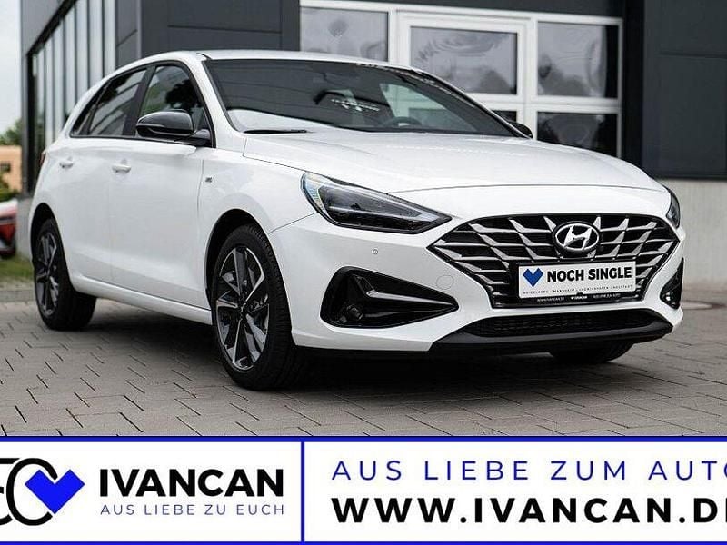Weiss Gebraucht 2024 Hyundai i30 Limousine | 20.890 € (Superpreis) - Bild 1/4