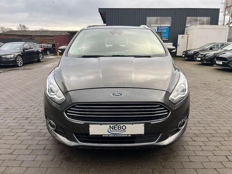 Gebraucht Ford S-MAX Titanium 150 PS (110 kW) 2017 Grau Van / Kleinbus