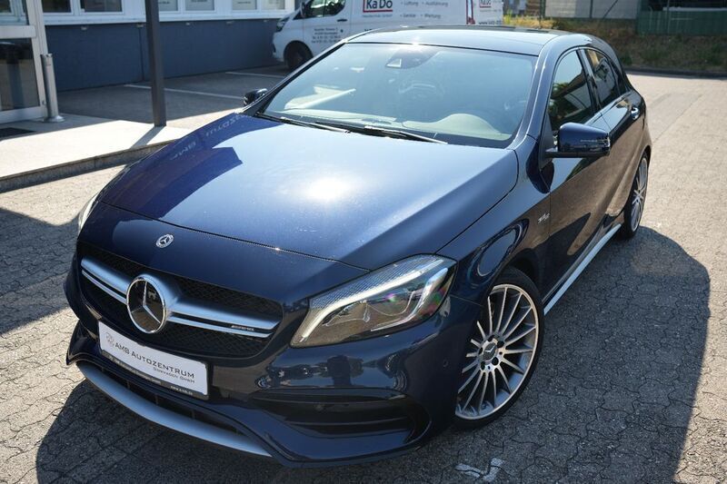 Blau Gebraucht 2017 Mercedes A45 AMG AMG Limousine | 31.999 € (Fairer Preis) - Bild 1/4