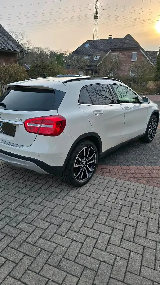 Gebraucht Mercedes GLA220 170 PS (125 kW) 2015 Weiß SUV