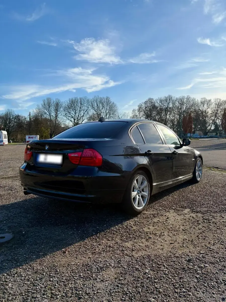 Second-hand BMW 318 143 CP (105 kW) 2010 Negru Berlinǎ