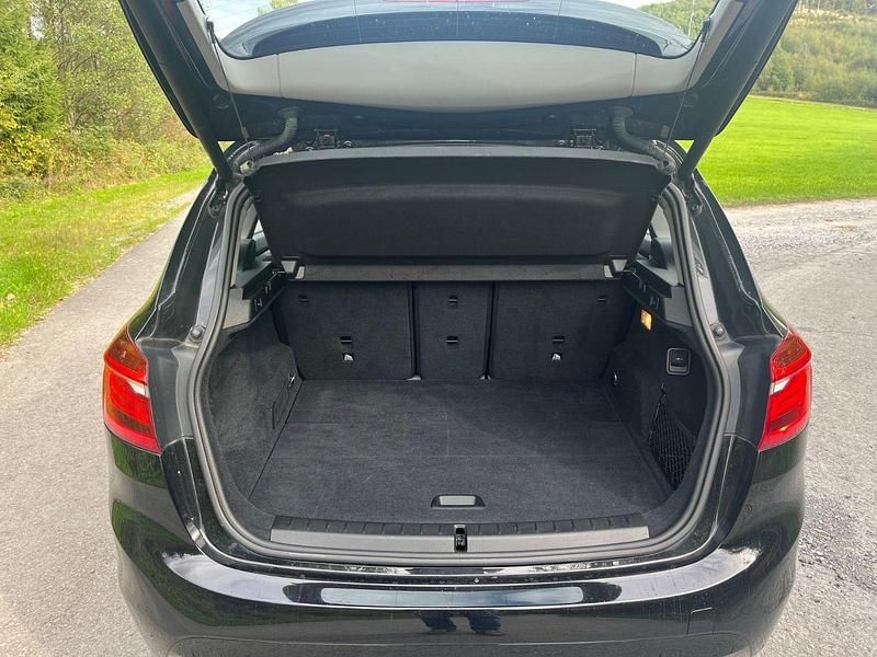 Gebraucht BMW 218 Active Tourer 150 PS (110 kW) 2016 Schwarz Van / Kleinbus