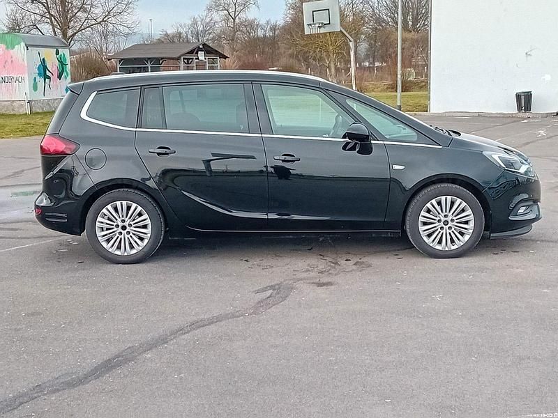 Gebraucht Opel Zafira Edition 140 PS (102 kW) 2018 Schwarz Van / Kleinbus