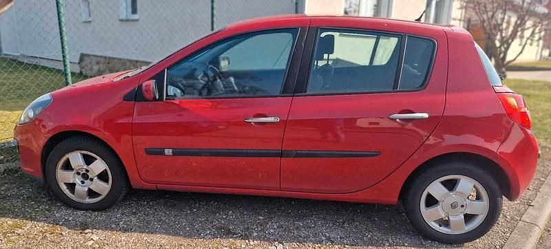 Gebraucht Renault Clio II 101 PS (74 kW) 2008 Rot Kleinwagen