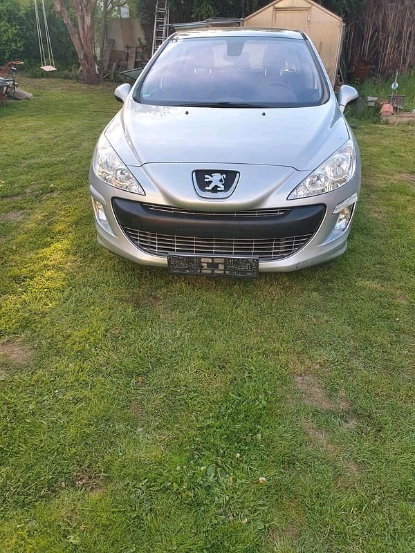 Grau Gebraucht 2009 Peugeot 308 Kleinwagen | 2.000 € (Guter Preis) - Bild 1/4