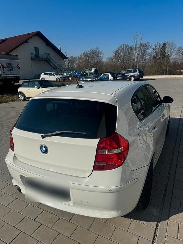 Gebraucht BMW 116 122 PS (89 kW) 2008 Weiß Kleinwagen