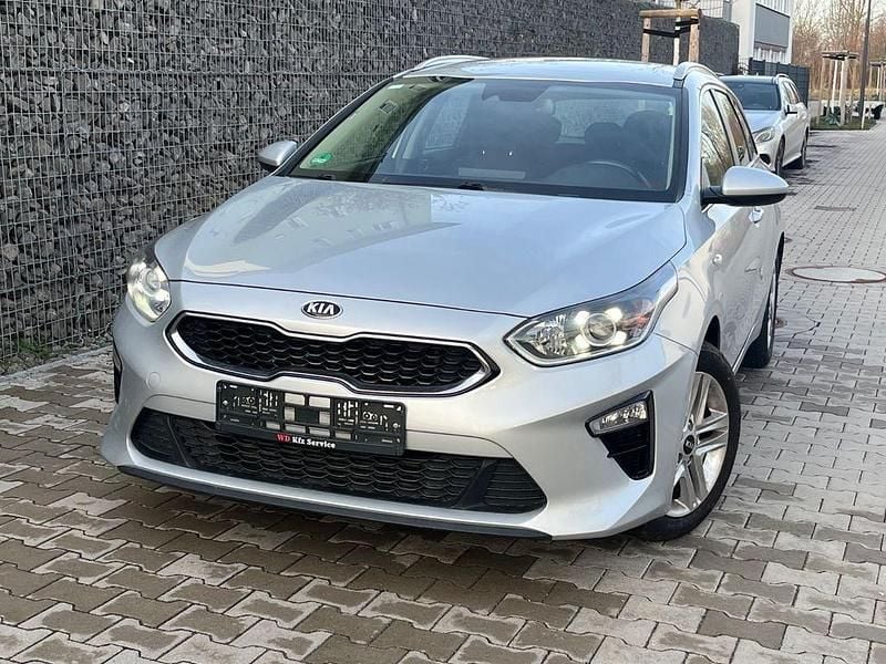 Grau Gebraucht 2021 Kia Ceed Spirit Kleinwagen | 14.490 € - Bild 1/4