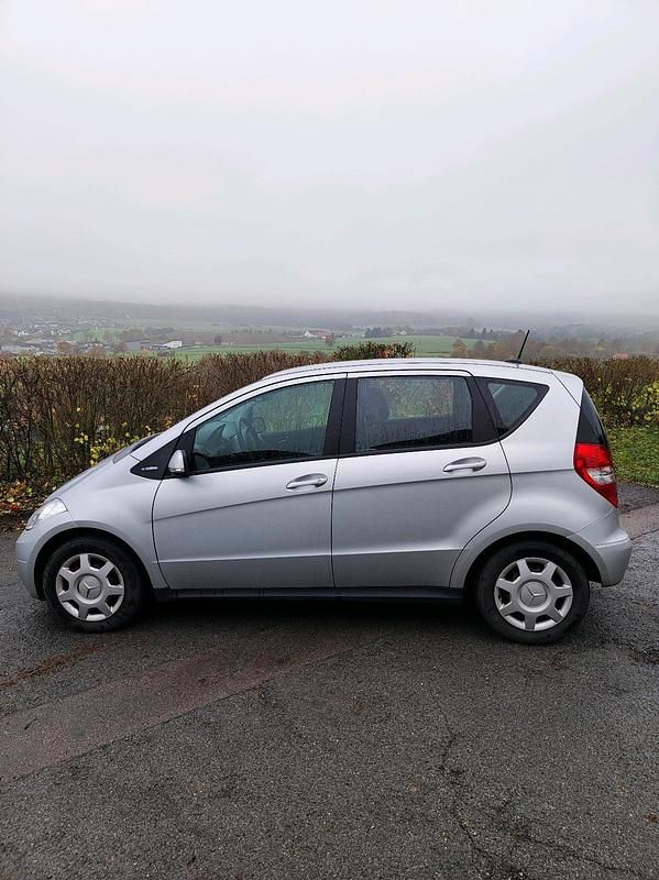 Silber Gebraucht 2011 Mercedes A160 Limousine | 4.300 € (Guter Preis) - Bild 1/4