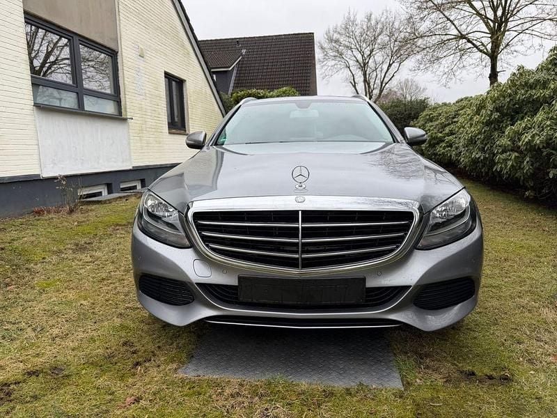 Gebraucht Mercedes C180 Exclusive 156 PS (114 kW) 2014 Grau Limousine