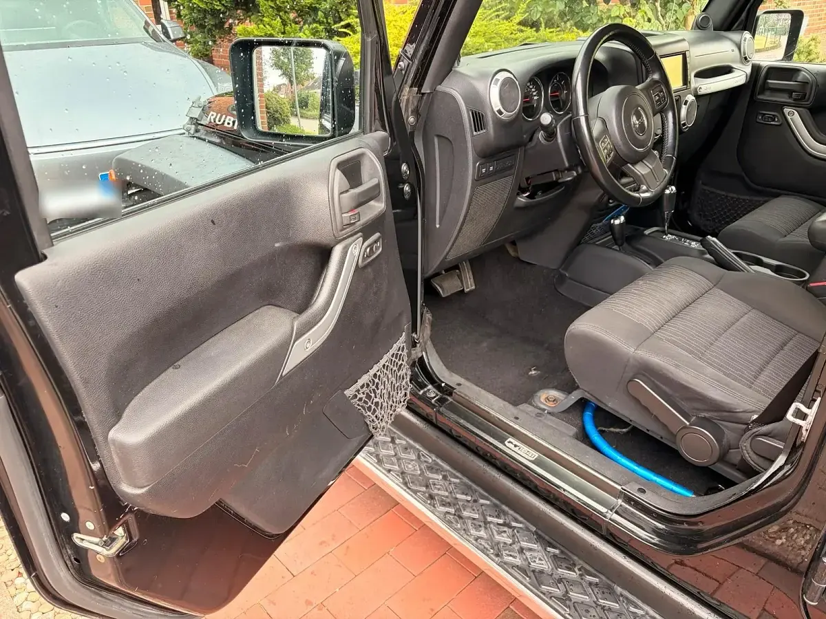 Gebraucht Jeep Wrangler Unlimited Rubicon 200 PS (147 kW) 2012 Schwarz SUV