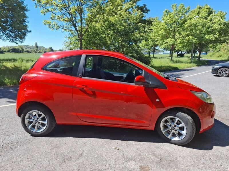 Rot Gebraucht 2012 Ford Ka Ambiente Kleinwagen | 3.110 € (Fairer Preis) - Bild 1/4