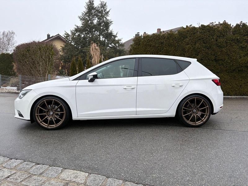 Second-hand Seat Leon Style 122 CP (89 kW) 2014 Alb Berlinǎ