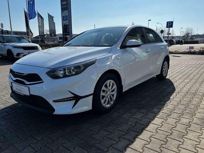 Neu Kia Ceed 140 PS (102 kW) 2025 Verschiedene farben Kleinwagen