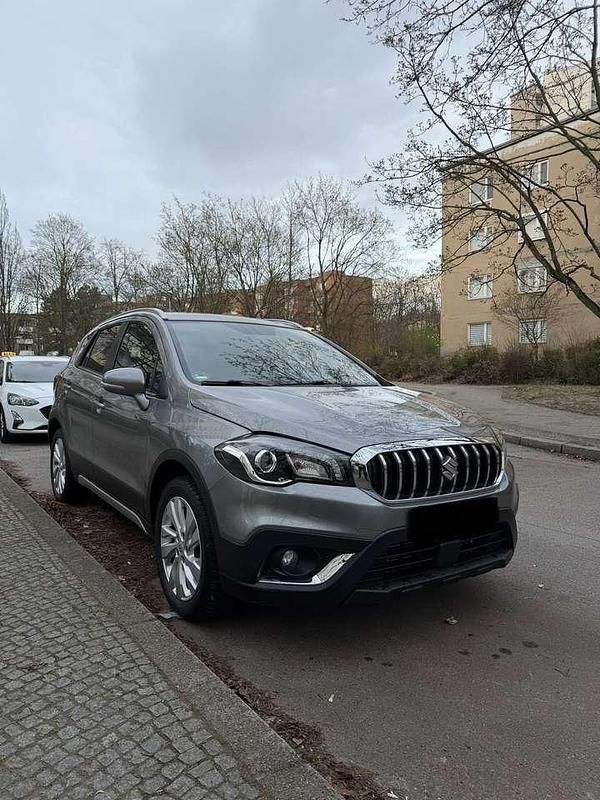 Usado Suzuki SX4 Comfort 140 HP (102 kW) 2017 Cinzento Sedan