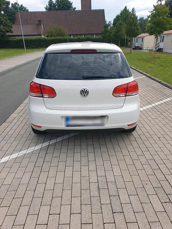 Gebraucht VW Golf VI 80 PS (58 kW) 2010 Weiß Kleinwagen