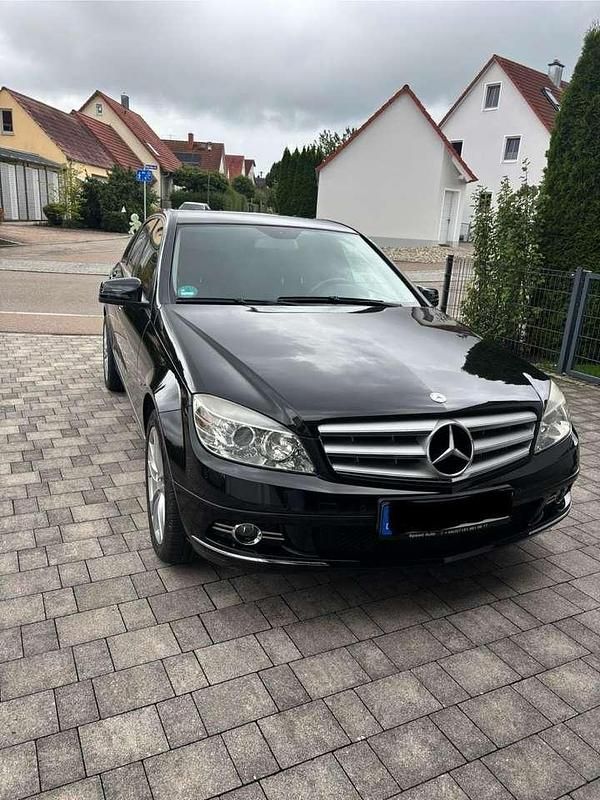 Schwarz Gebraucht 2009 Mercedes C200 Limousine | 9.200 € (Teuer) - Bild 1/4