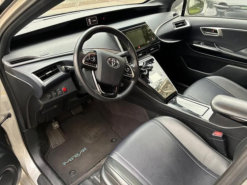Gebraucht Toyota Mirai 153 PS (112 kW) 2016 Silber Limousine