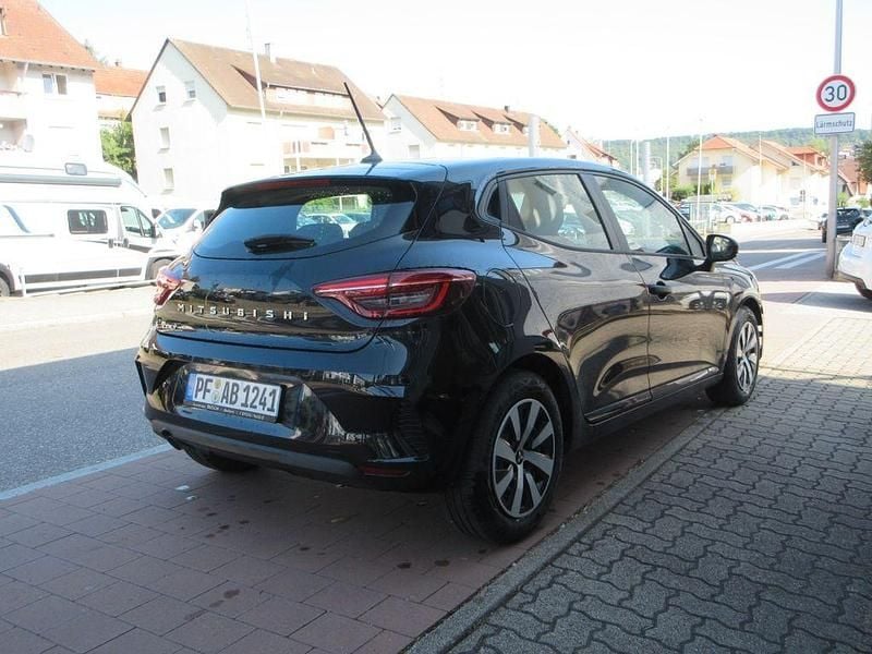 Gebraucht Mitsubishi Colt Basis 67 PS (49 kW) 2024 Schwaz metallic Limousine