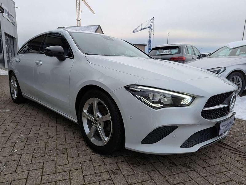Gebraucht Mercedes CLA200 Progressive 163 PS (119 kW) 2020 Digitalweiß metallic Kombi