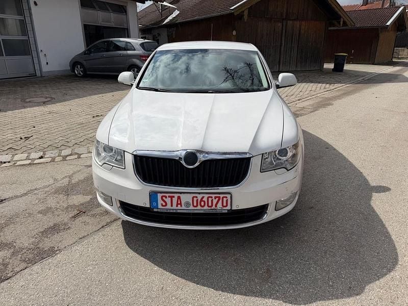 Gebraucht Skoda Superb Ambition 160 PS (117 kW) 2008 Weiß Limousine