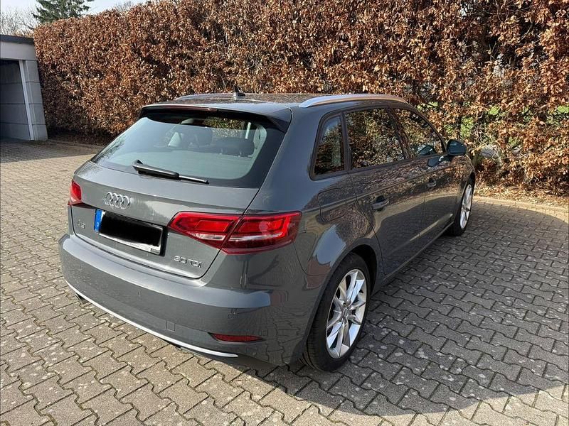Gebraucht Audi A3 Sport 116 PS (85 kW) 2019 Grau Limousine