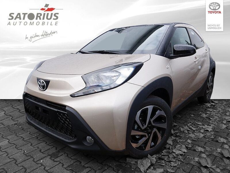 Beige Neu 2024 Toyota Aygo Team Kleinwagen | 19.490 € - Bild 1/4
