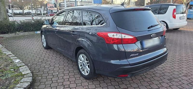 Gebraucht Ford Focus SYNC Edition 125 PS (91 kW) 2014 Blau Kombi